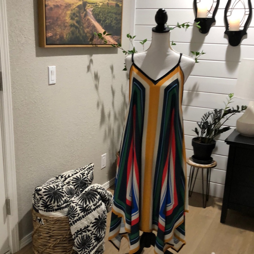NWOT HANDKERCHIEF HEM DRESS